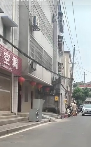 Screenshot_20241016_095956_com.huawei.himovie.local_edit_211718994265610.jpg